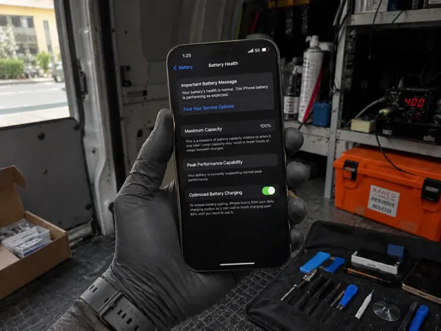 بعد الإصلاح — تبديل بطارية iPhone بالبيت